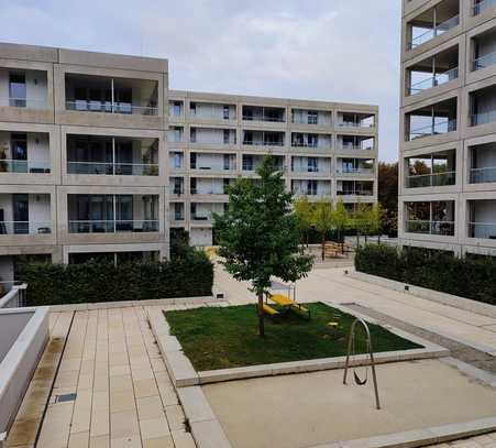 Exklusive, neuwertige, mobilisierte 3-Zimmer-Wohnung mit Balkon und Einbauküche in Allach, München