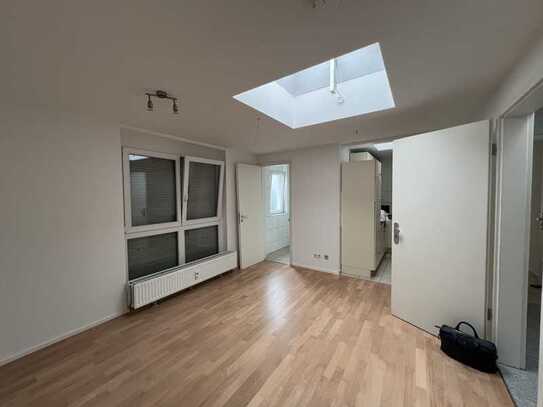 1-Zimmer Apartment mit EBK, HMS, zentral in Fellbach mit S-Bahnanschluss