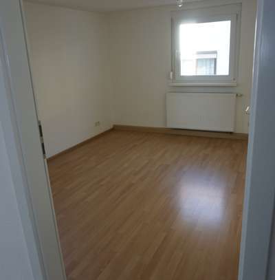 2-Zimmer-Wohnung mit Terrasse und EBK in Stuttgart (Warmmiete)