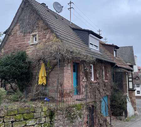 Kleines, denkmalgeschütztes 2-ZKB- Haus in Eschbach