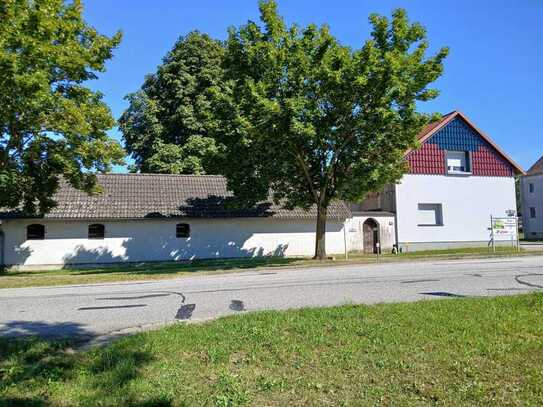 Einfamilienhaus mit Garten und Nebengebäude in Meßdorf