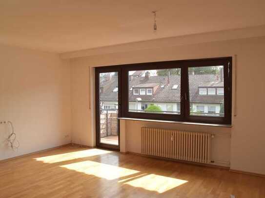 Sonnige 3-Zimmer Wohnung mit Südbalkon, Garage und neuer Einbauküche, ruhig und doch zentral gelegen