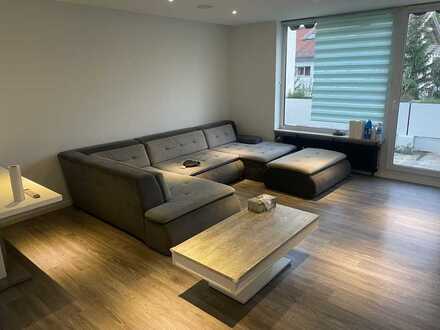 Modernisierte Wohnung mit drei Zimmern sowie Balkon und Einbauküche in Oberhaching