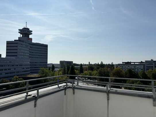 Mit Blick auf den Funkturm - helle Büroräume