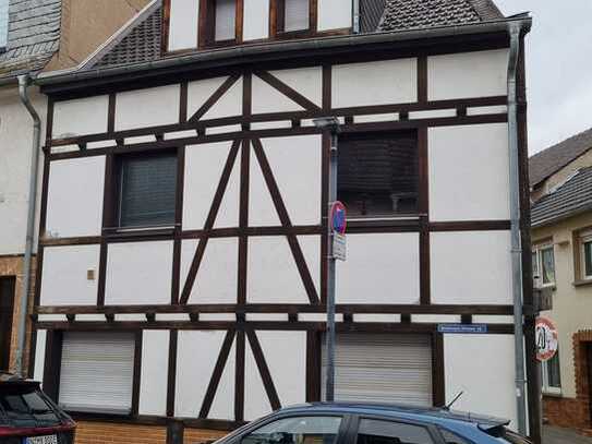 Stadthaus - umfangreich modernisiert mit Restarbeiten - Dachterrasse - Garage