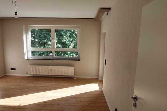 Erstbezug nach Sanierung mit Balkon: Stilvolle 2-Raum-Wohnung in Wiesbaden