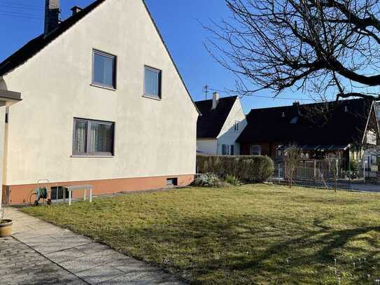 Renvoierungsbedürftiges 2-Familienhaus mit Erweiterungspontenzial in Oberschleißheim