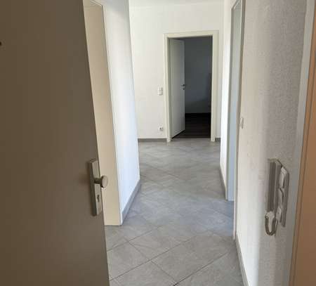 Freundliche 3,5-Zimmer-Hochparterre-Wohnung mit EBK in Hattingen Winz-Baak