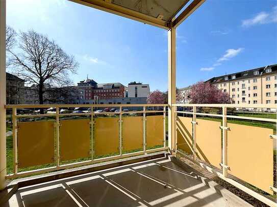 Singlewohnung mit Balkon und Dusche in toller Lage am Schloßteich!