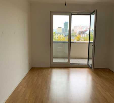 Stilvolle 2-Raum-DG-Wohnung mit Balkon und EBK in Offenbach