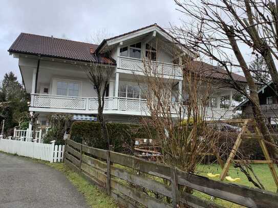 Gemütliche 2 Zimmer DG - Wohnung mit großem Ostbalkon und Holzofen