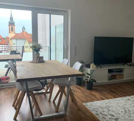 Moderne 3-Zimmer-Dachgeschosswohnung mit Einbauküche, Balkon, Tiefgaragenstellplatz