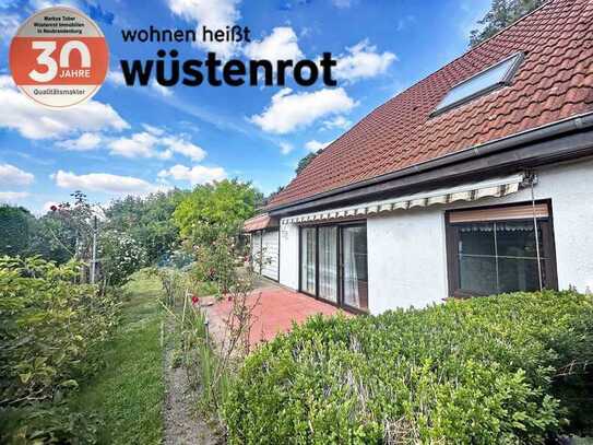 AUCH FÜR ZWEI FAMILIEN: WOHNHAUS MIT DOPPELHAUSCHARAKTER UND EINBAUKÜCHEN + GARAGE + DOPPELCARPORT