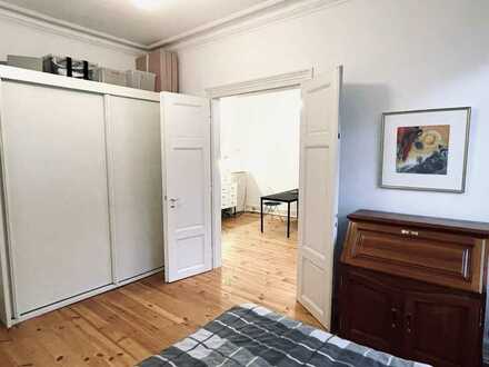 An der Alten Oper: 2 Zimmer mit Flügeltür in modernisiertem Altbau Whg, stilvoll Möbliert!