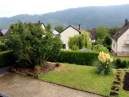 Zwei-Familienhaus mit großen Balkonen