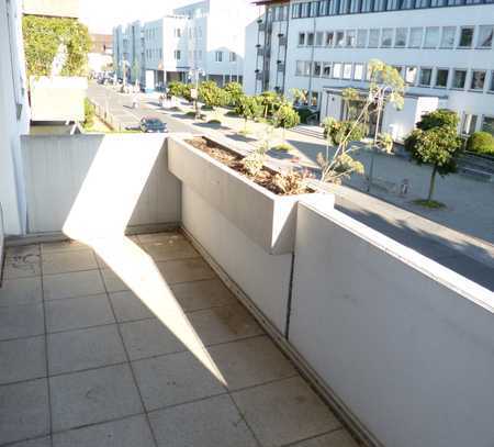 Gut geschnittene, 2-Zi.-Whg. mit Balkon zu vermieten!