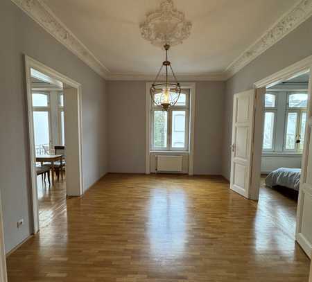 Klassisch/ Praktisch / Gut - 4 Zimmer/ Balkon / Aufzug/ TG-Stellplatz