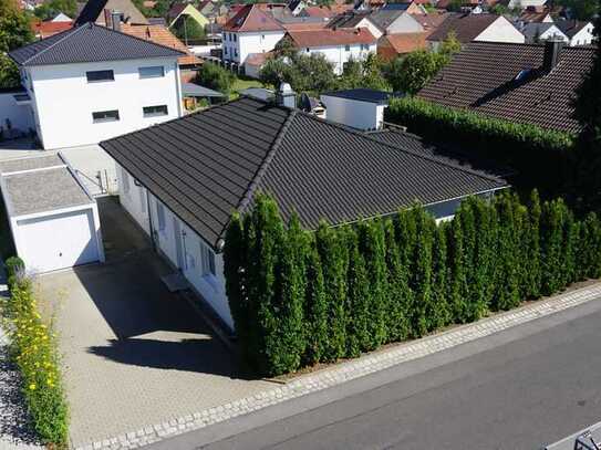 Stufenlos glücklich. Gepflegter 4-Zimmer-Bungalow mit EBK und Garten in Unterpleichfeld