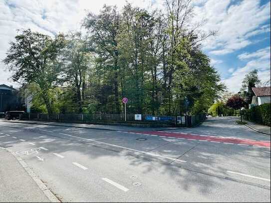 Villenanwesen mit parkähnlichem Baumbestand in Ufernähe Wörthsee im Fünfseenland