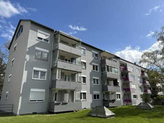 „Wohnen mit Stil: Großzügige 4-Zimmer-Wohnung mit Blick auf die Hoepfner Burg“