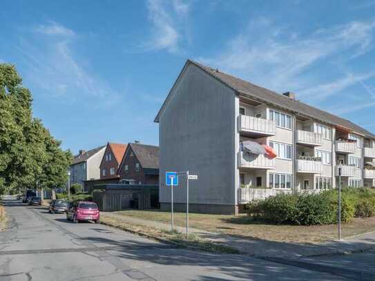 Renovierte 3-Zimmer-Wohnung mit neuem Laminatboden in Wolfsburg Vorsfelde-Süd