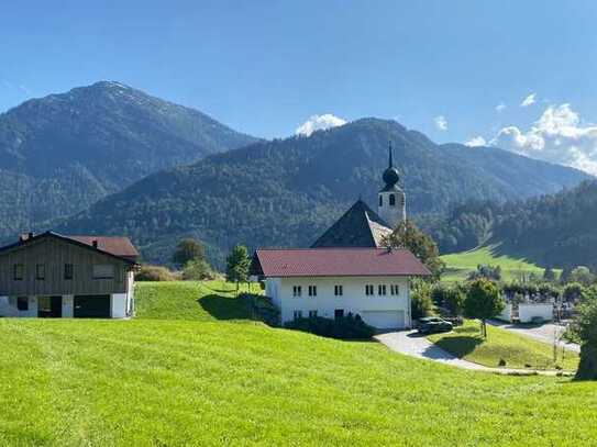 Stilvolle Landhausvilla in idyllischer, unverbaubarer Wohnlage zwischen Inzell und Schneizlreuth