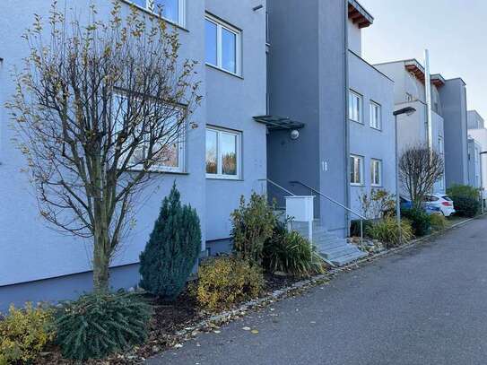 Helle 2-Zi-Maisonette Wohnung mit 2 Balkonen, Einbauküche und Stellplatz