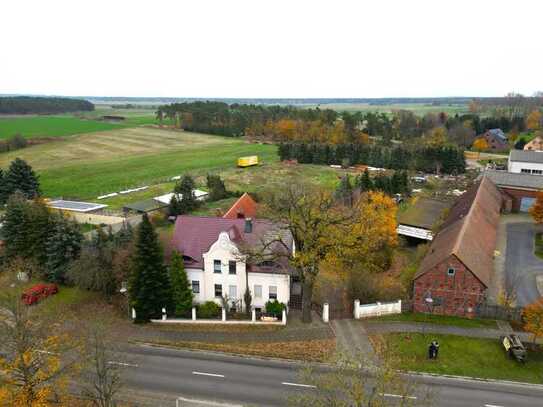 VERBORGENE SCHÖNHEIT IM GRÜNEN