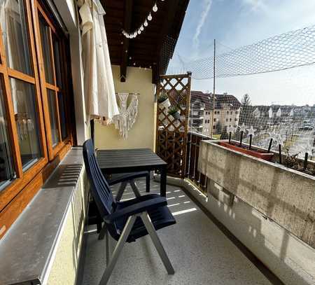 Sonnige 2-Raum-DG-Wohnung mit EBK, Balkon und schönem Ausblick