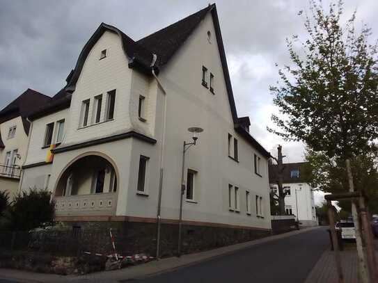 4 Zimmerdachgeschosswohnung in alter Stadtvilla