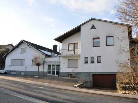 Zwei Immobilien für den Umbau zu Wohnungen