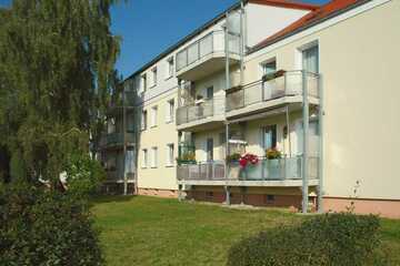 FRISCH RENOVIERTE 3-Zimmer-Wohnung mit Balkon in Güsen inkl. EBK