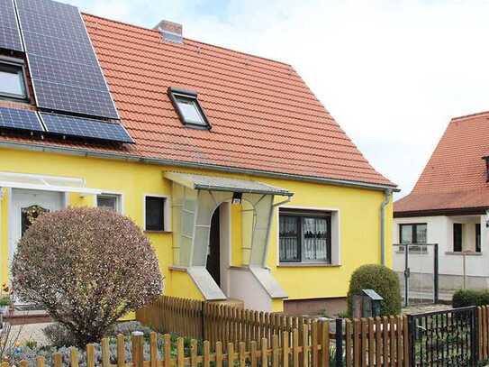 schöne, kleine Doppelhaushälfte in grüner Ortsrandlage