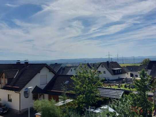 Attraktive, helle, lichtdurchflutete 3-Zimmer-Wohnung in ruhiger Lage mit Fernsicht.