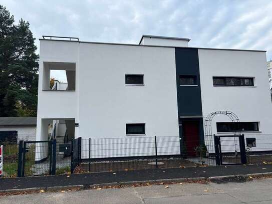 2-Zimmer-Neubauwohnung mit großer Dachterrasse und EBK in Berlin Marzahn