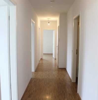 Großzügige 4 Zimmer Wohnung mit Balkon im Reiterstaffelquartier