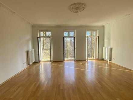 Bezugsfreie Traumwohnung! 
4Zimmer mit Balkon und TG-Stellplatz direkt am Clara-Zetkin-Park