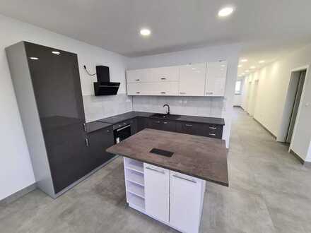 Erstbezug-Neubau! 4 Zi Wohnung mit Balkon, Fußbodenheizung, Einbauküche und hochwertiger Ausstattung