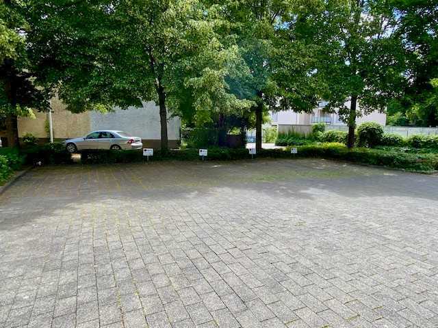                                                               Praktischer Stellplatz im Hinterhof                                                       in Sindlingen (Frankfurt am Main)