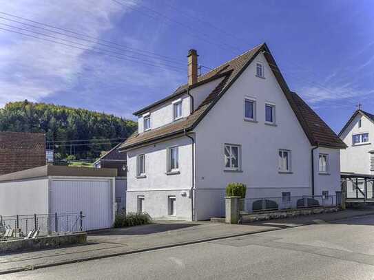 Charmantes 8 Zimmer Einfamilienhaus mit viel Platz und sonniger Lage in Albstadt-Onstmettingen