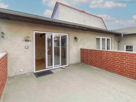 NEUER PREIS! Bezugsfreie Dachgeschosswohnung mit schöner Dachterrasse in ruhiger Lage