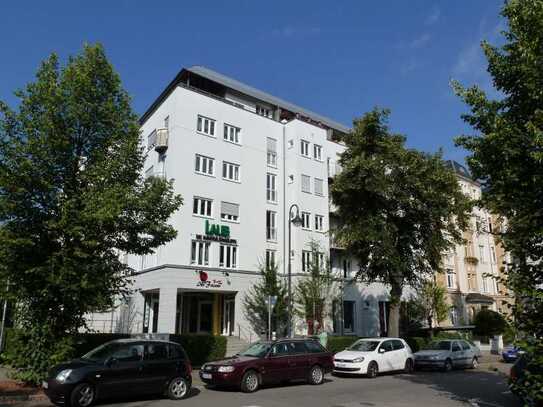 NEU RENOVIERTES Domizil mit EINBAUKÜCHE und BALKON