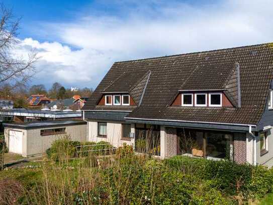 VIEL PLATZ FÜR DIE GANZE FAMILIE. Einfamilienhaus mit Einliegerwohnung und riesiger Ausbaureserve.