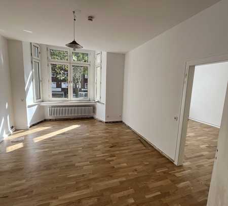 Helle Altbauwohnung mit Balkon, WG geeignet