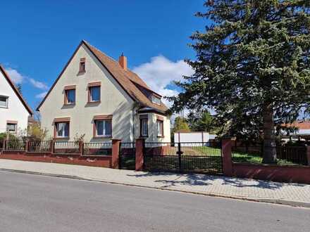 Wohnhaus mit zusätzlichem schönem, ebenen Bauplatz in sehr guter Lage