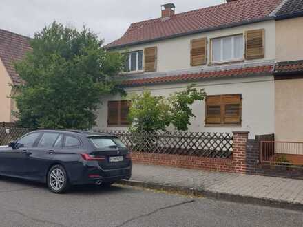 PREISÄNDERUNG: Zweifamilienhaus, im Charme der 50er Jahre. Renovierungsbedürftig.