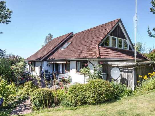 Großes Einfamilienhaus in idyllischer Hanglage