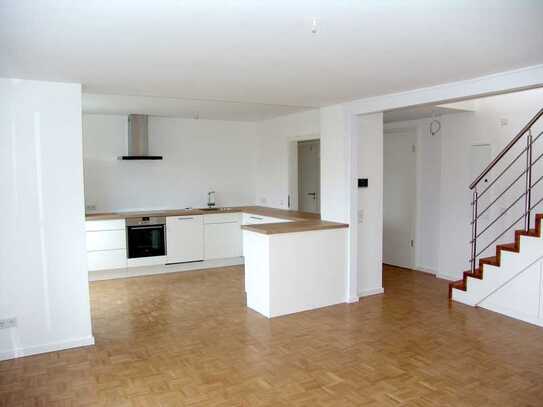 Sehr schöne Maisonette Wohnung - Nähe Schlosspark - Dachterrasse - Einbauküche - Personenaufzug