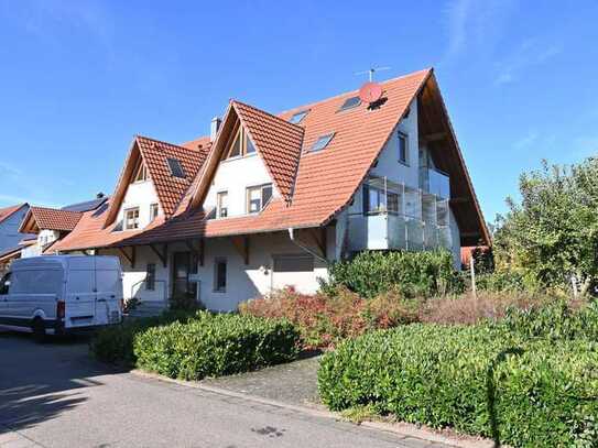 Moderne und zentral gelegene
3 1/2-Zi.-Maisonette-ETW im 1. u. 2. DG mit Kaminofen