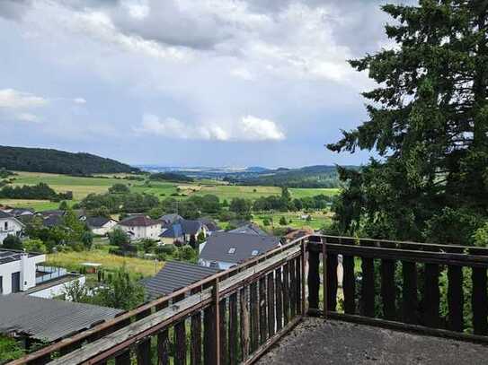 KFW-Förderung nutzen!!
Handwerkerhaus mit unbezahlbarem Weitblick und angrenzendem Baugrundstück